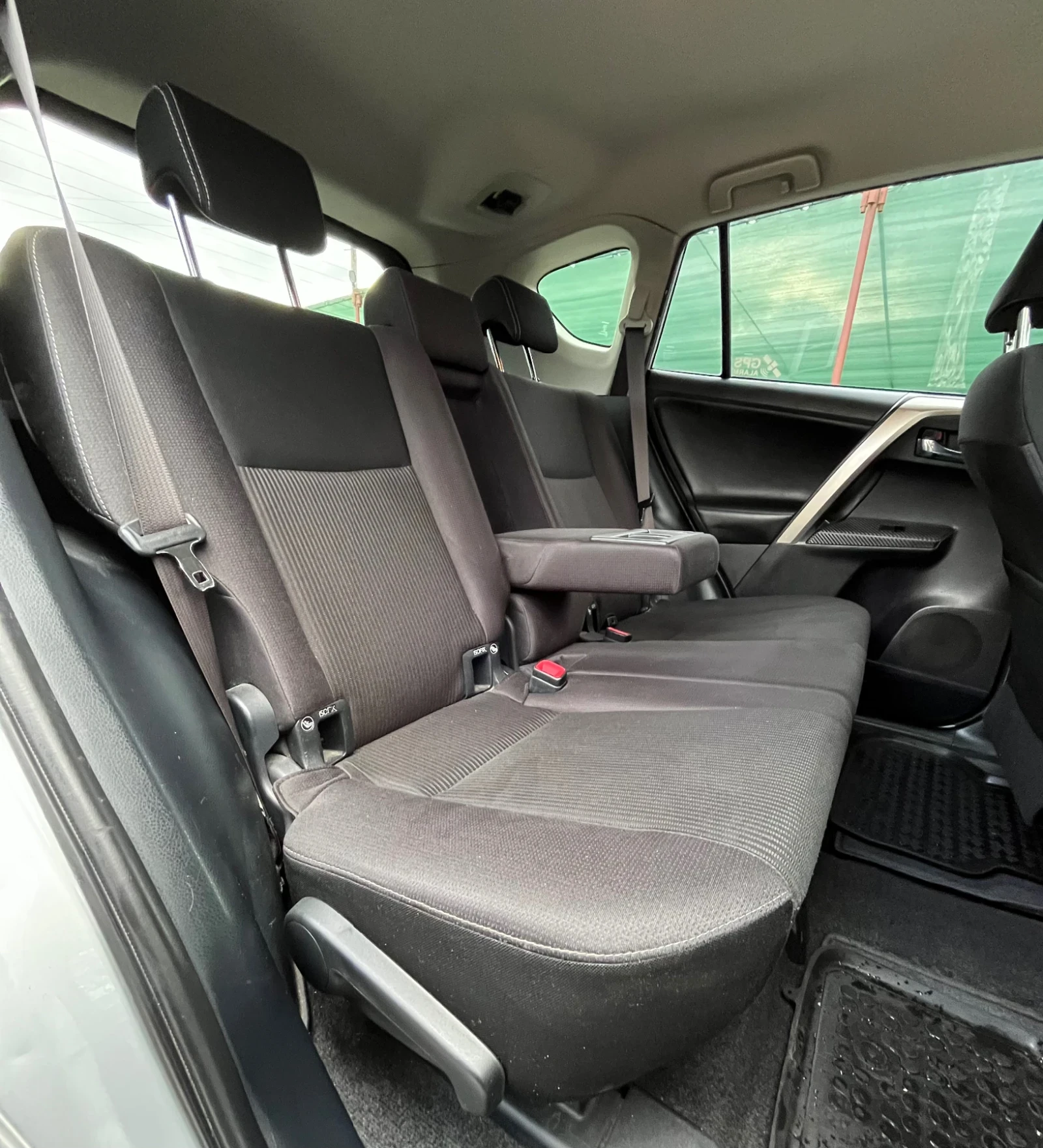 Toyota Rav4 2.0 D4D* KAMERA* NAVI* LED* СОБСТВЕН ЛИЗИНГ - изображение 10