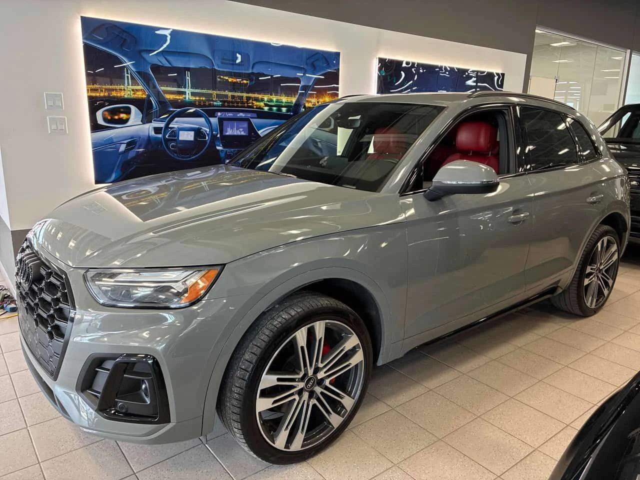 Audi SQ5 Progressiv/ПАНОРАМА/ДИСТРОНИК/360 КАМЕРИ, снимка 3 - Автомобили и джипове - 54071754