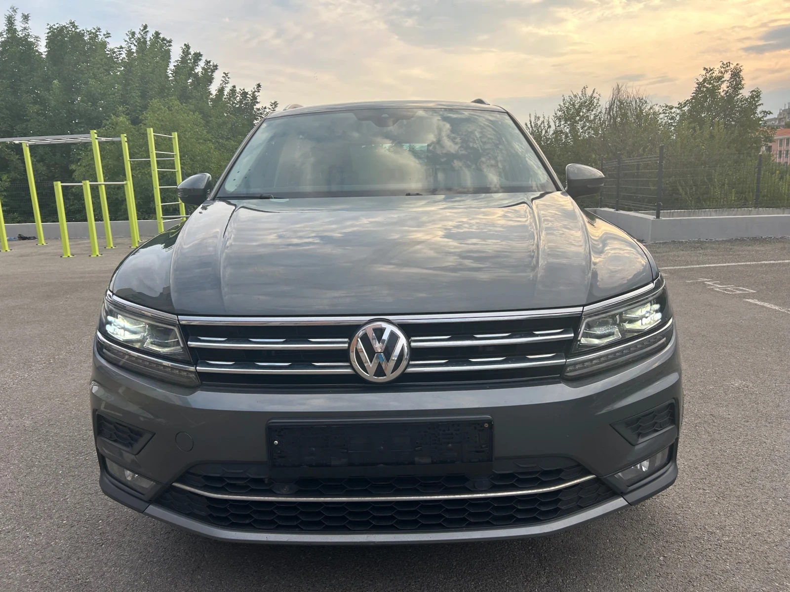 VW Tiguan 2.0 TDI 4MOTION , снимка 2 - Автомобили и джипове - 55713409