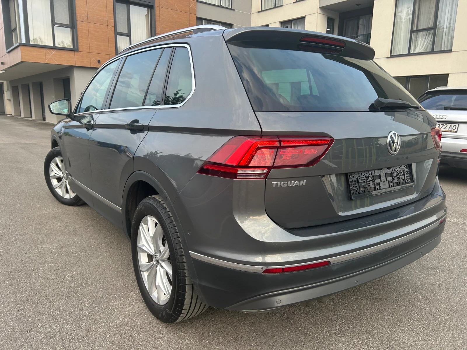 VW Tiguan 2.0 TDI 4MOTION , снимка 6 - Автомобили и джипове - 55713409