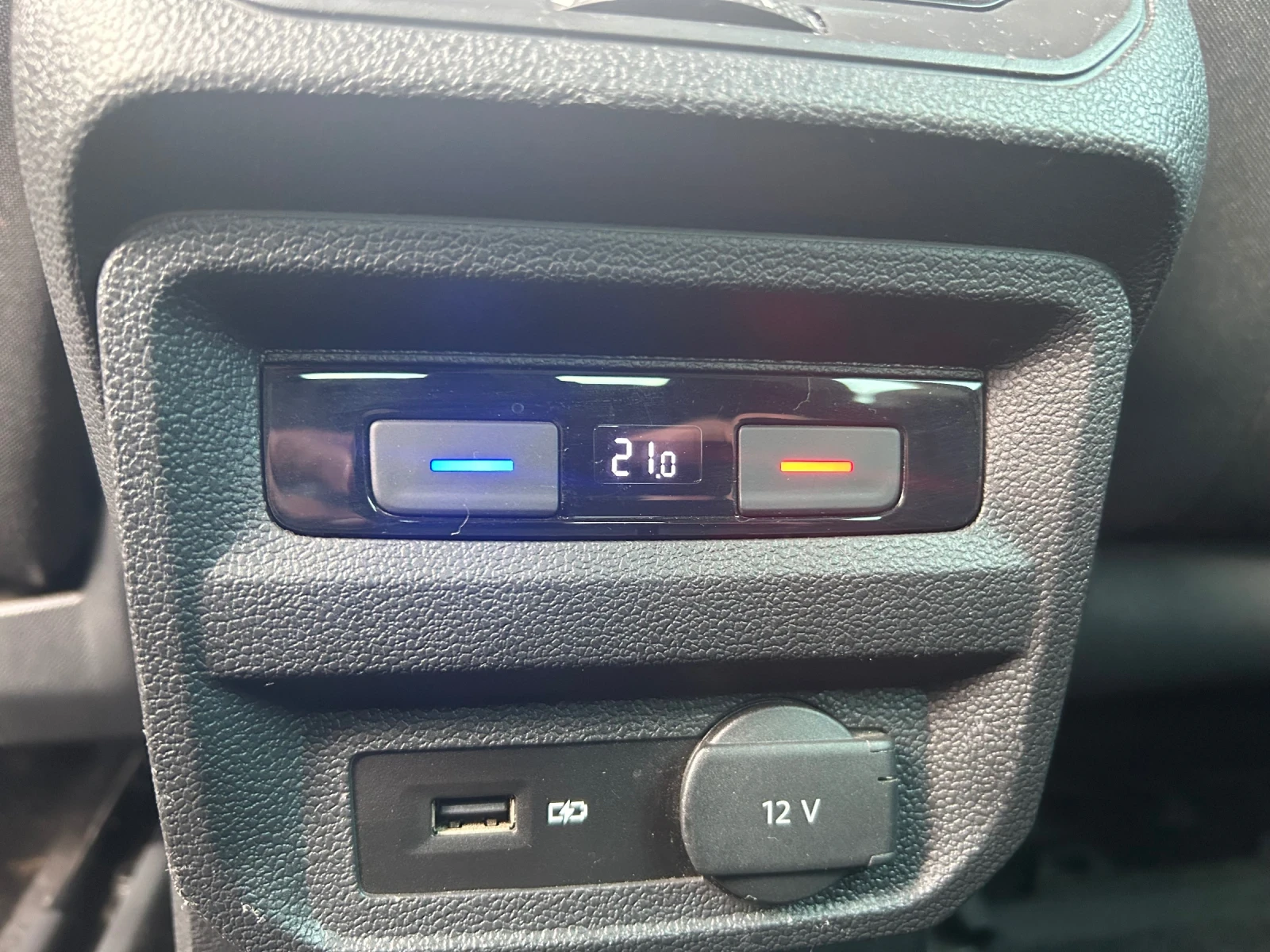 VW Tiguan 2.0 TDI 4MOTION , снимка 13 - Автомобили и джипове - 55713409