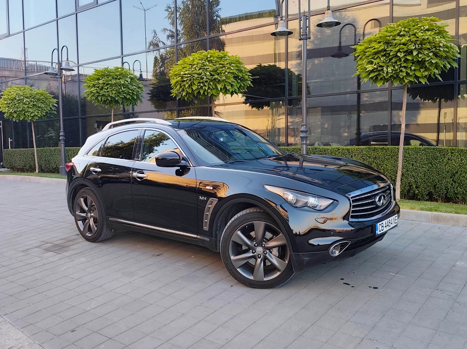 Infiniti QX70 + 2 комплект гуми и джанти