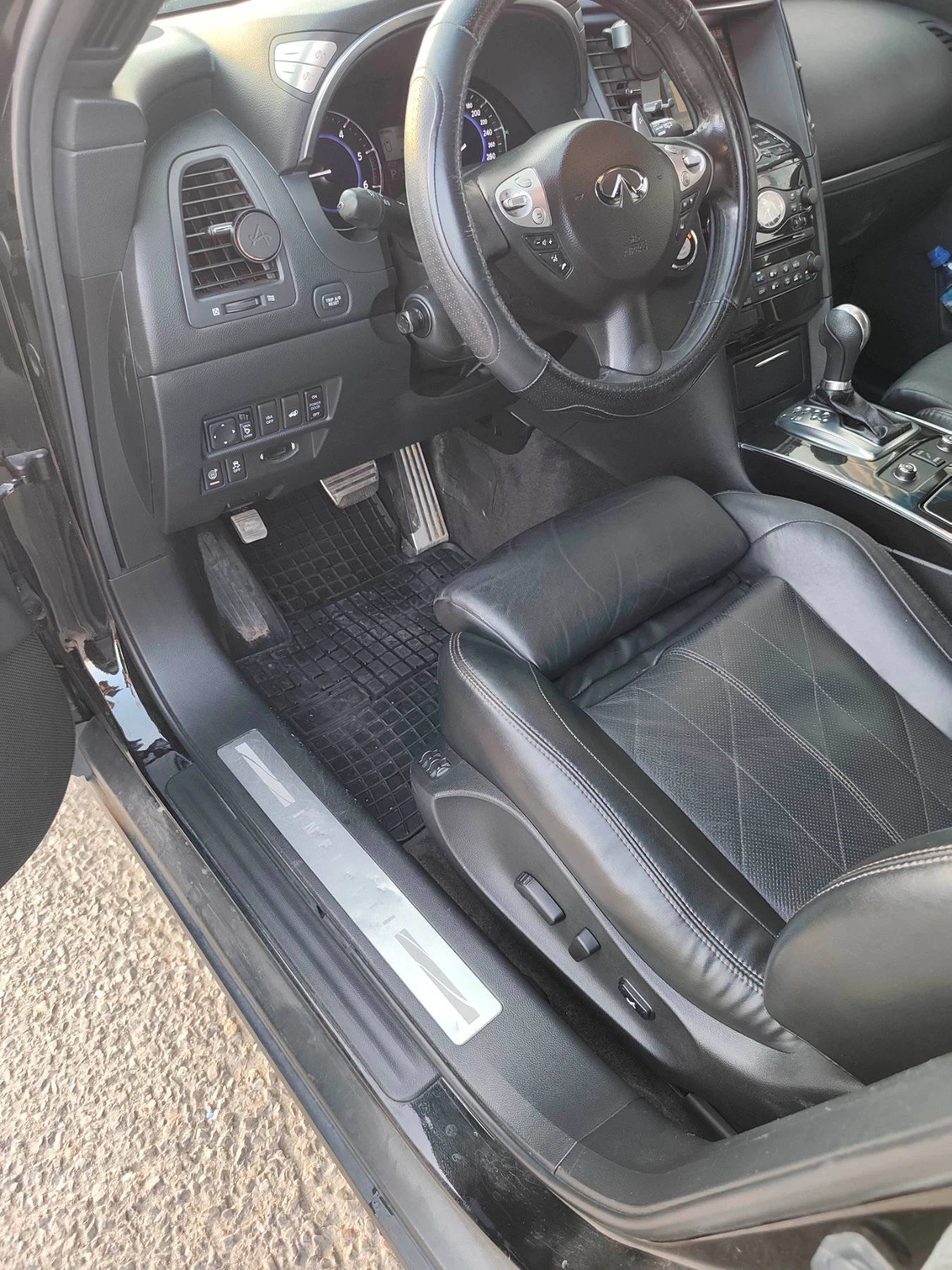 Infiniti QX70 + 2 комплект гуми и джанти, снимка 12 - Автомобили и джипове - 55809038