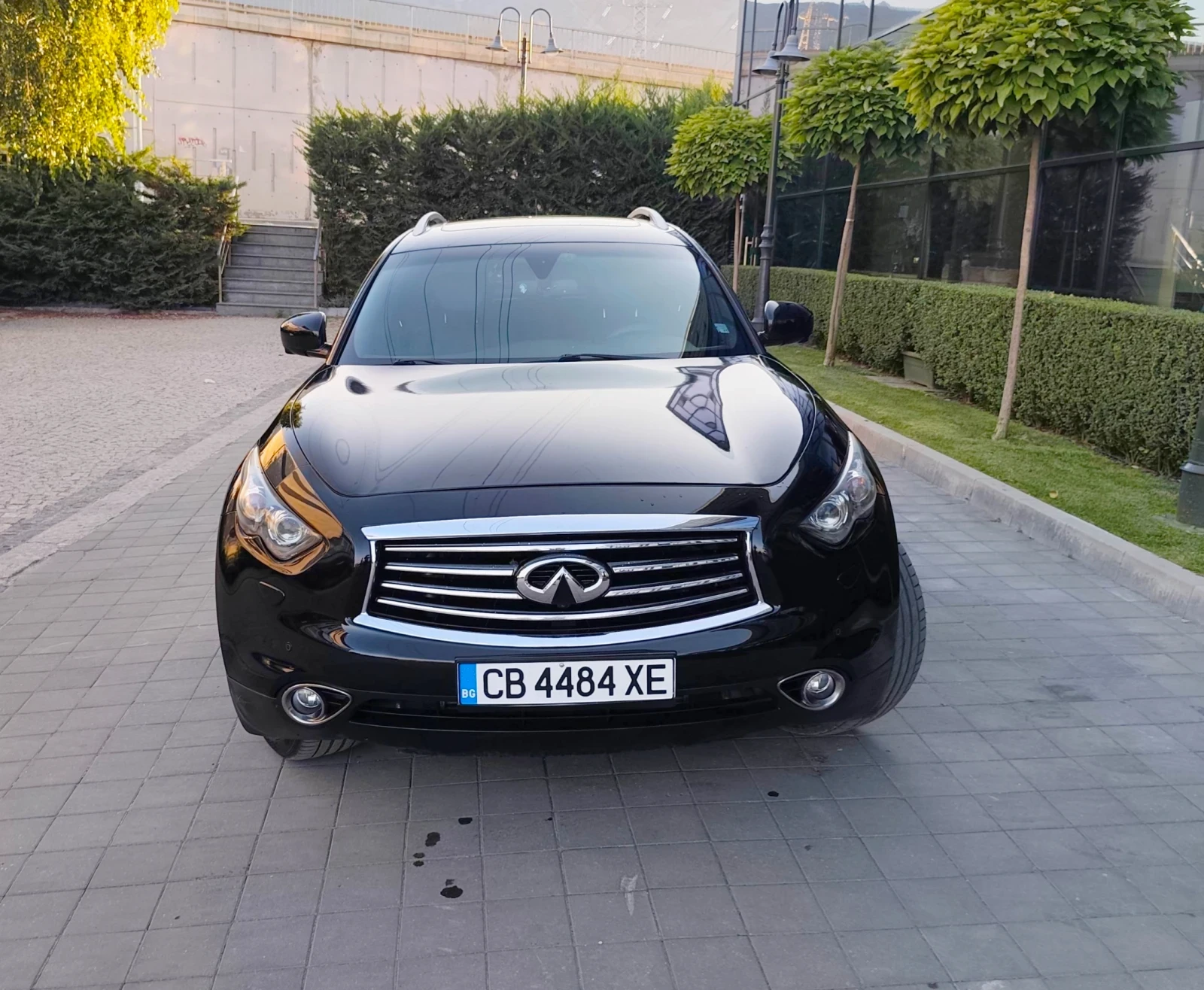 Infiniti QX70 + 2 комплект гуми и джанти, снимка 2 - Автомобили и джипове - 55809038