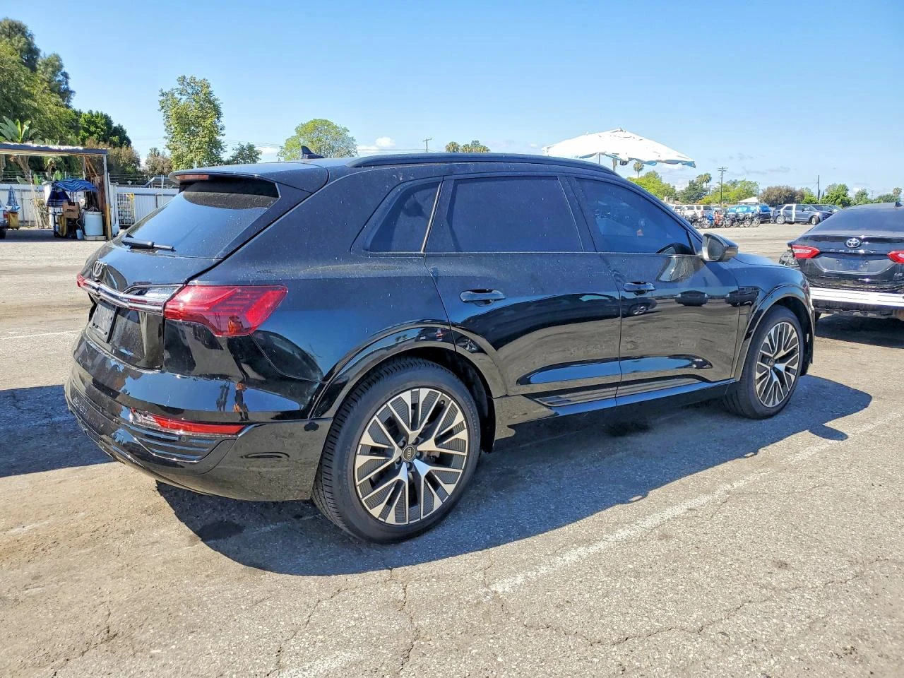 Audi Q8 E-Tron Premium Plus, снимка 3 - Автомобили и джипове - 55877218