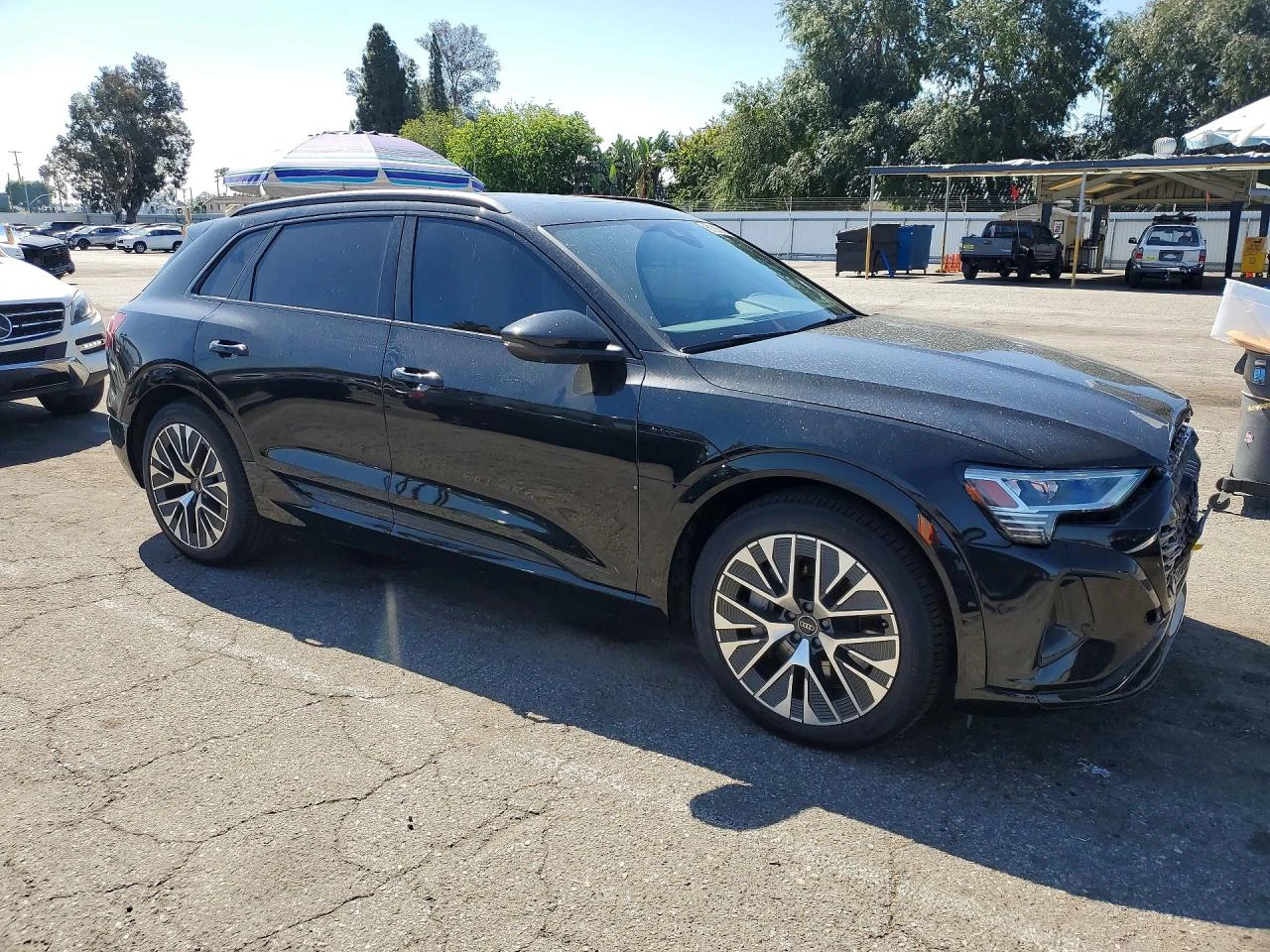 Audi Q8 E-Tron Premium Plus, снимка 4 - Автомобили и джипове - 55877218