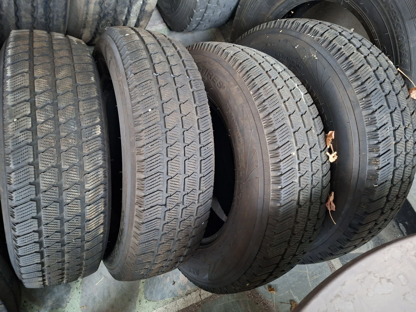 Гуми Всесезонни 215/75R16, снимка 2 - Гуми и джанти - 54336054