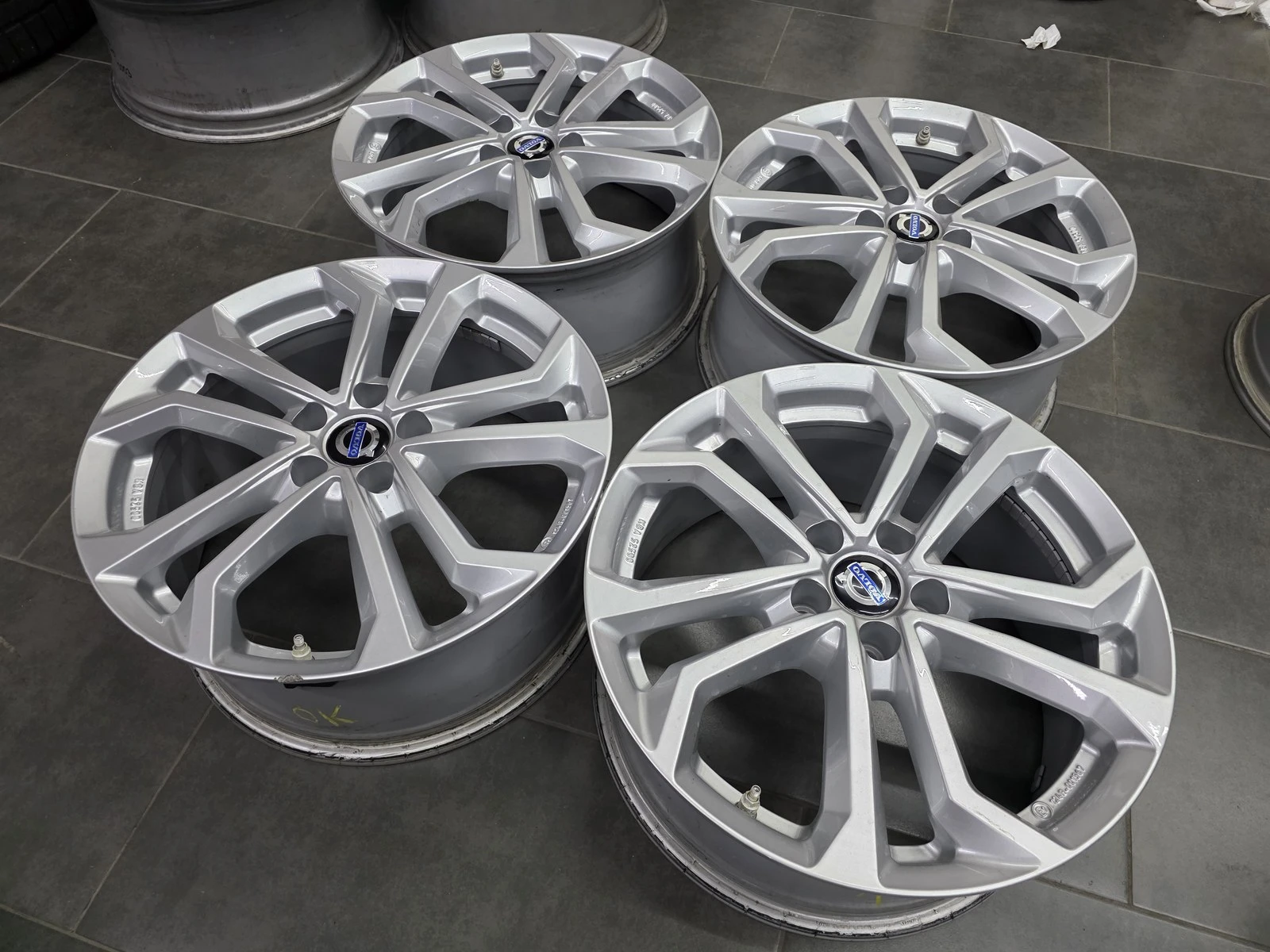 Джанти за Volvo, снимка 2 - Гуми и джанти - 56718161