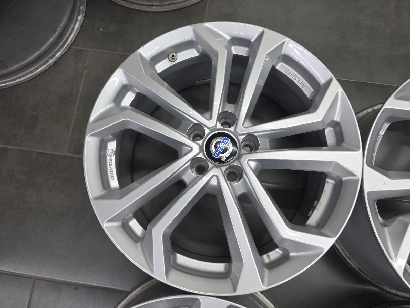 Джанти за Volvo, снимка 5 - Гуми и джанти - 56718161