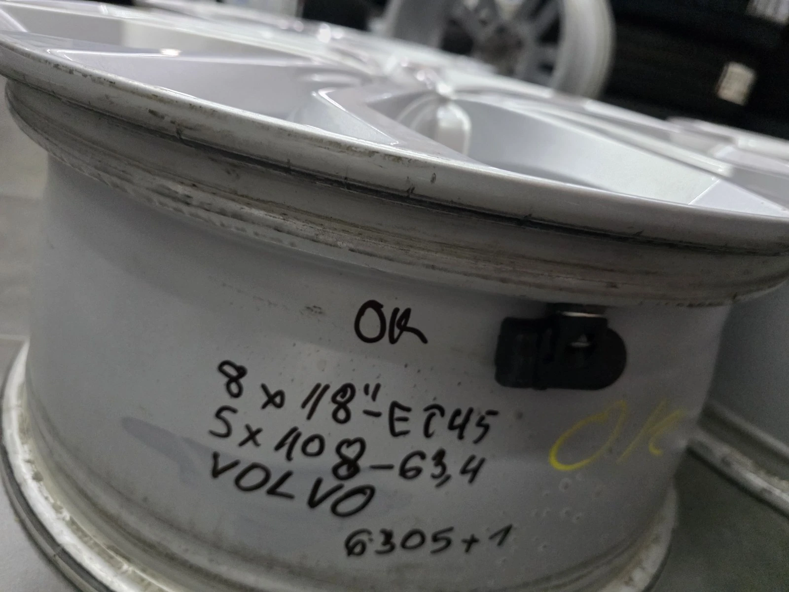 Джанти за Volvo, снимка 8 - Гуми и джанти - 56718161