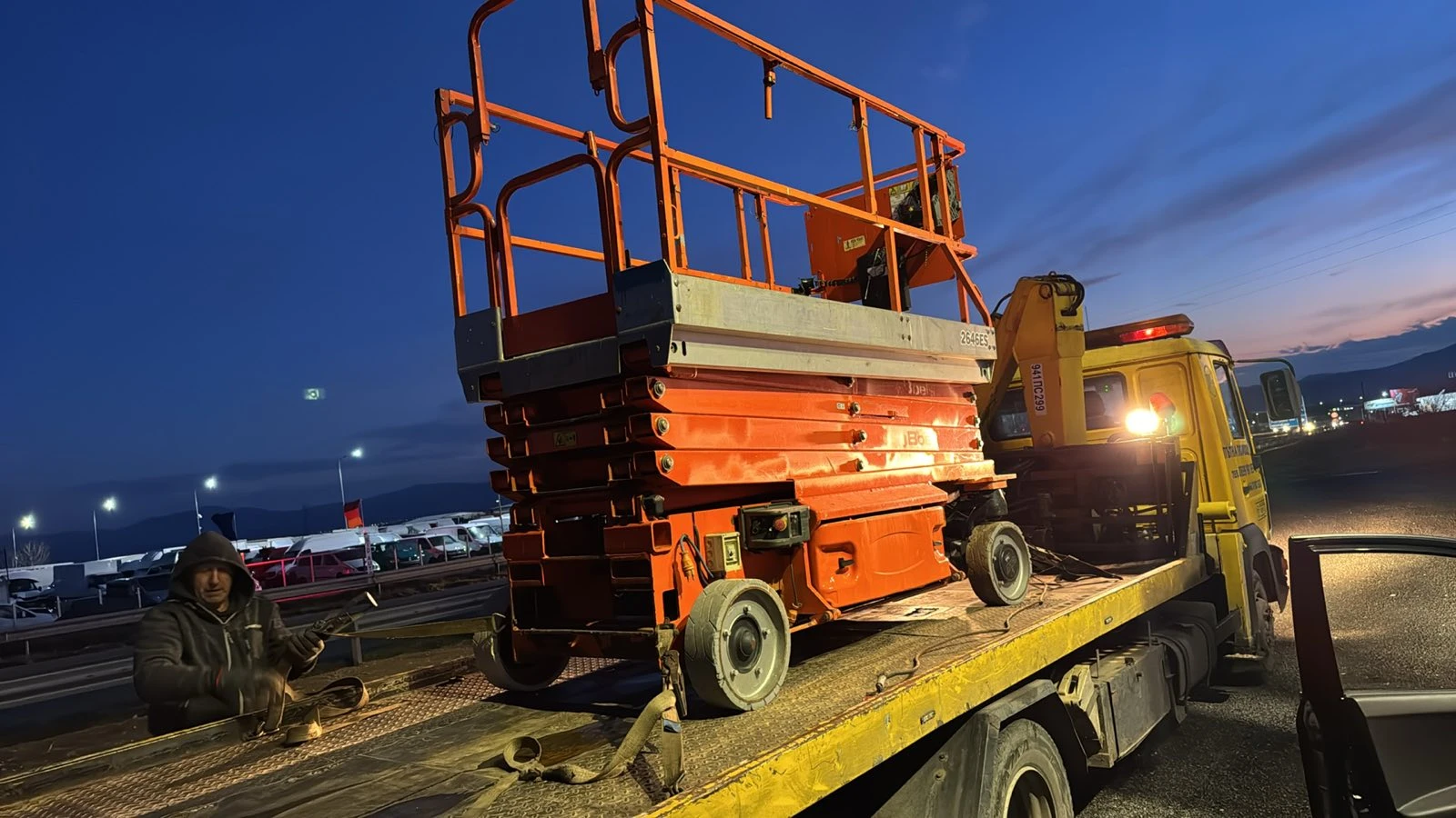 Ножични вишки под наем 8M-10M, снимка 3 - Rent a car - 47915226