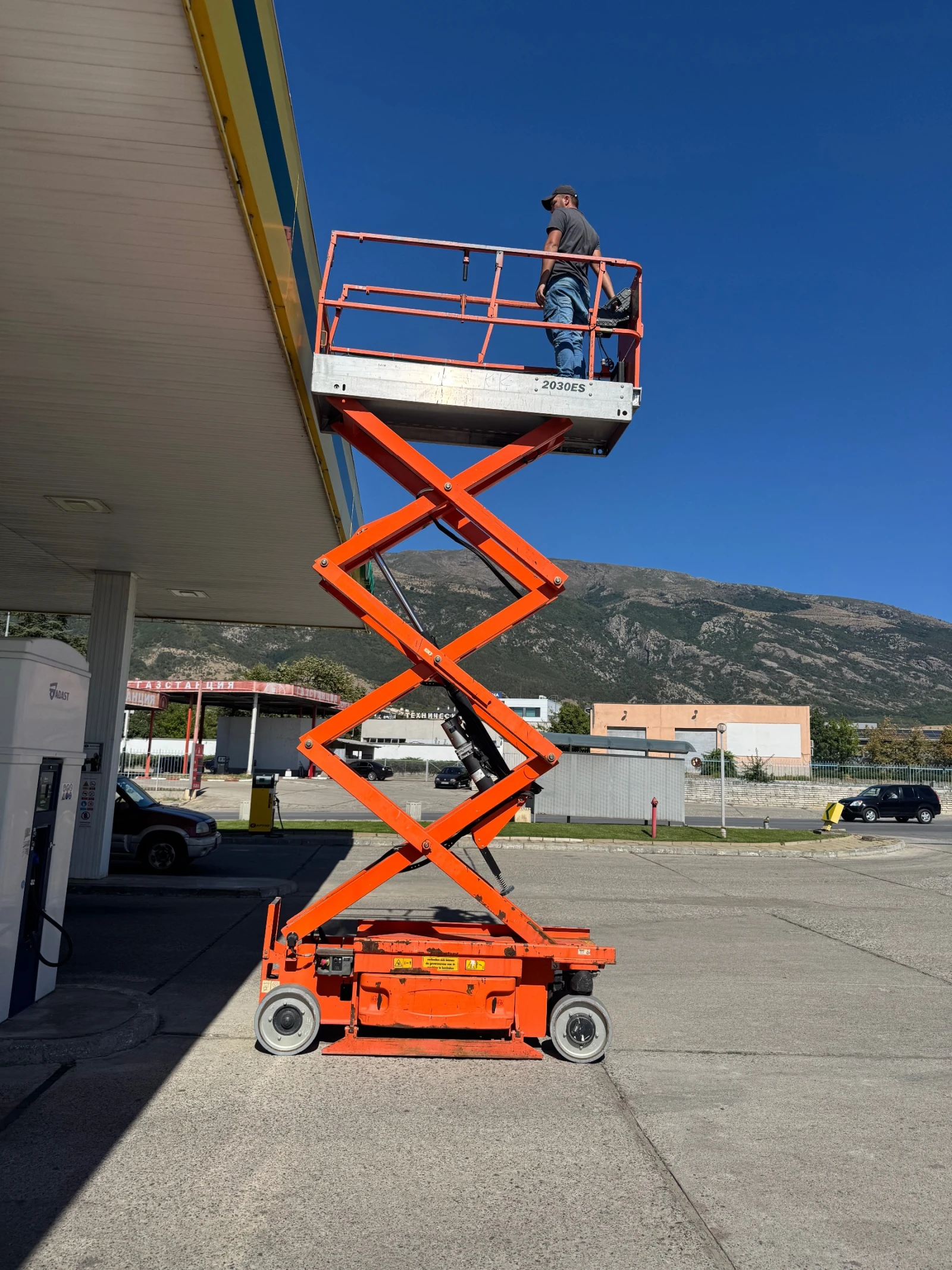 Ножични вишки под наем 8M-10M, снимка 6 - Rent a car - 47915226