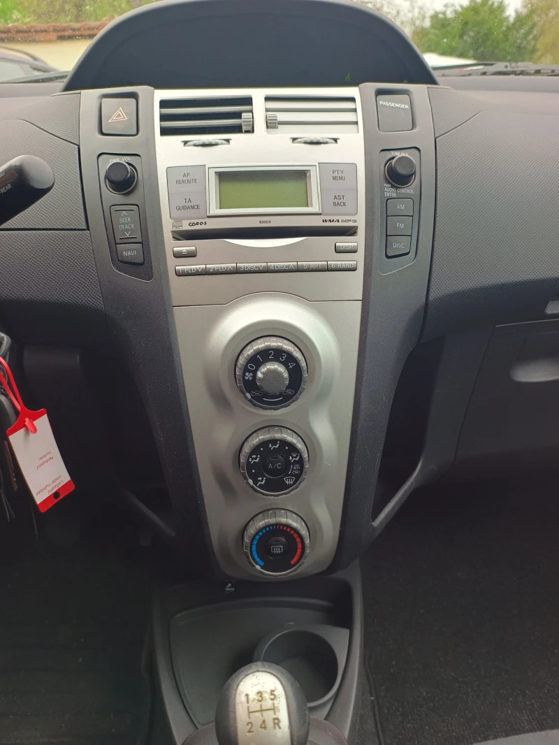 Toyota Yaris VVT-I/ 137000kм., снимка 12 - Автомобили и джипове - 45304702