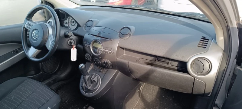 Mazda 2 1.4 HDi, снимка 9 - Автомобили и джипове - 45616628