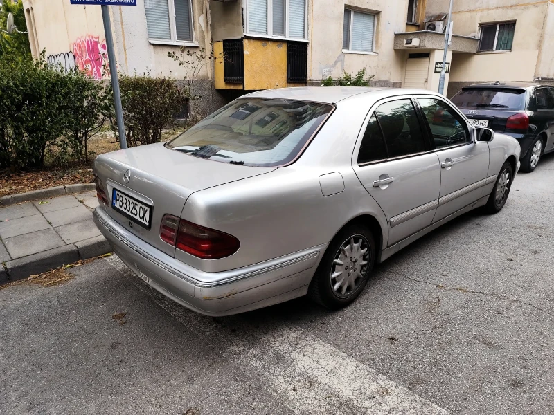 Mercedes-Benz E 220 CDI, снимка 3 - Автомобили и джипове - 47283506