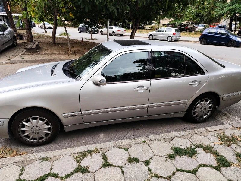 Mercedes-Benz E 220 CDI, снимка 6 - Автомобили и джипове - 47283506