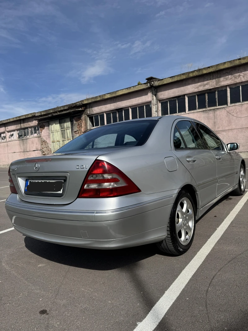 Mercedes-Benz C 220 Avantgarde, снимка 4 - Автомобили и джипове - 47454912