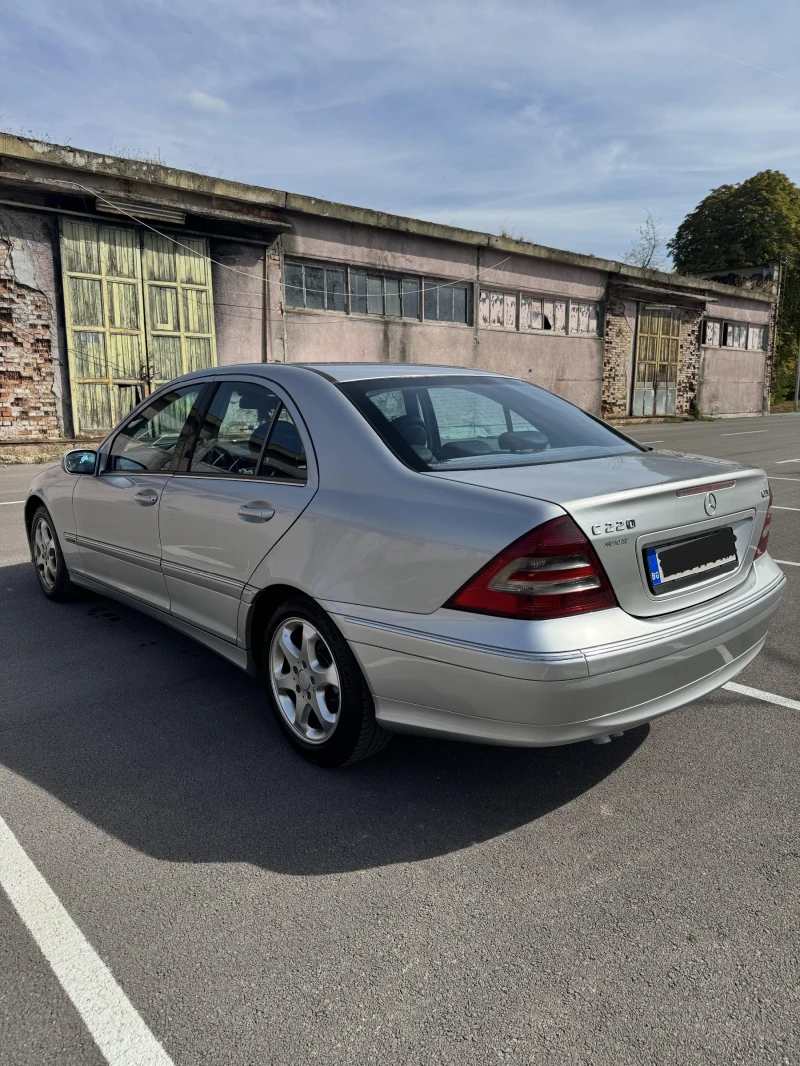 Mercedes-Benz C 220 Avantgarde, снимка 6 - Автомобили и джипове - 47454912