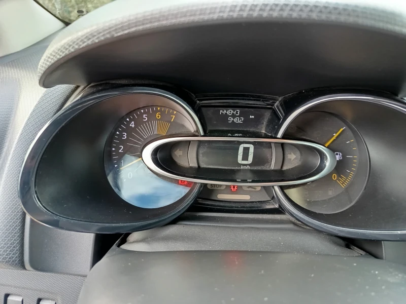 Renault Clio IV, снимка 8 - Автомобили и джипове - 53107220
