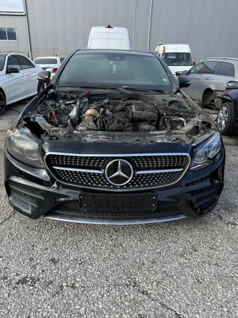 Mercedes-Benz E 220 * AMG Пакет* , снимка 10 - Автомобили и джипове - 53289398