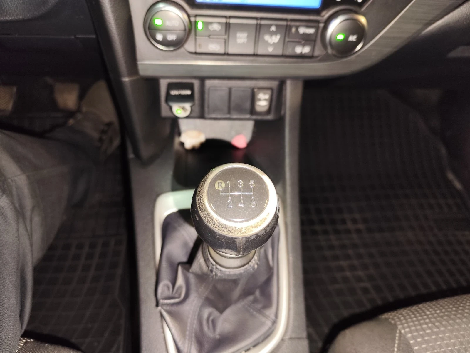 Toyota Auris Toyota Auris 1.4 D4D face lift - изображение 7