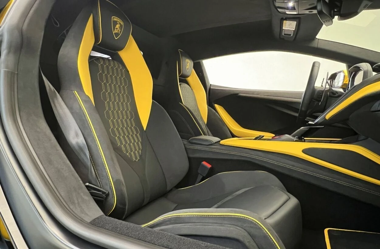 Lamborghini Revuelto  - изображение 8
