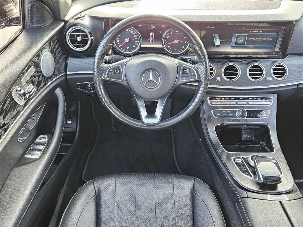 Mercedes-Benz E 400 4MATIC* Sport-Pkg* Burmester* Camera* BlackLeather - изображение 8