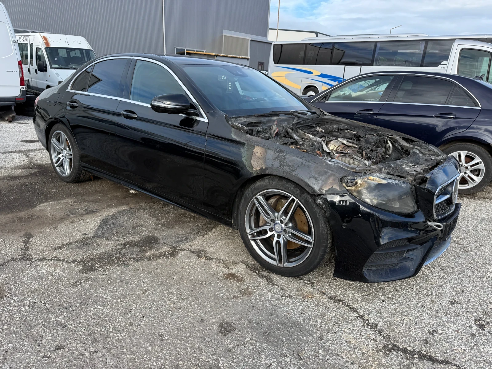 Mercedes-Benz E 220 * AMG Пакет*  - изображение 7