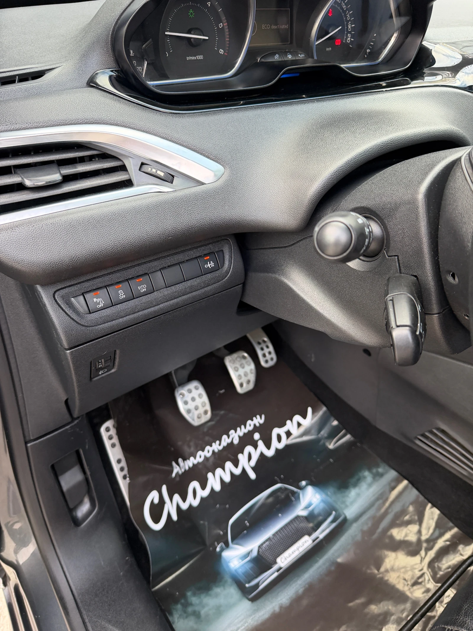 Peugeot 208, снимка 14 - Автомобили и джипове - 53825627