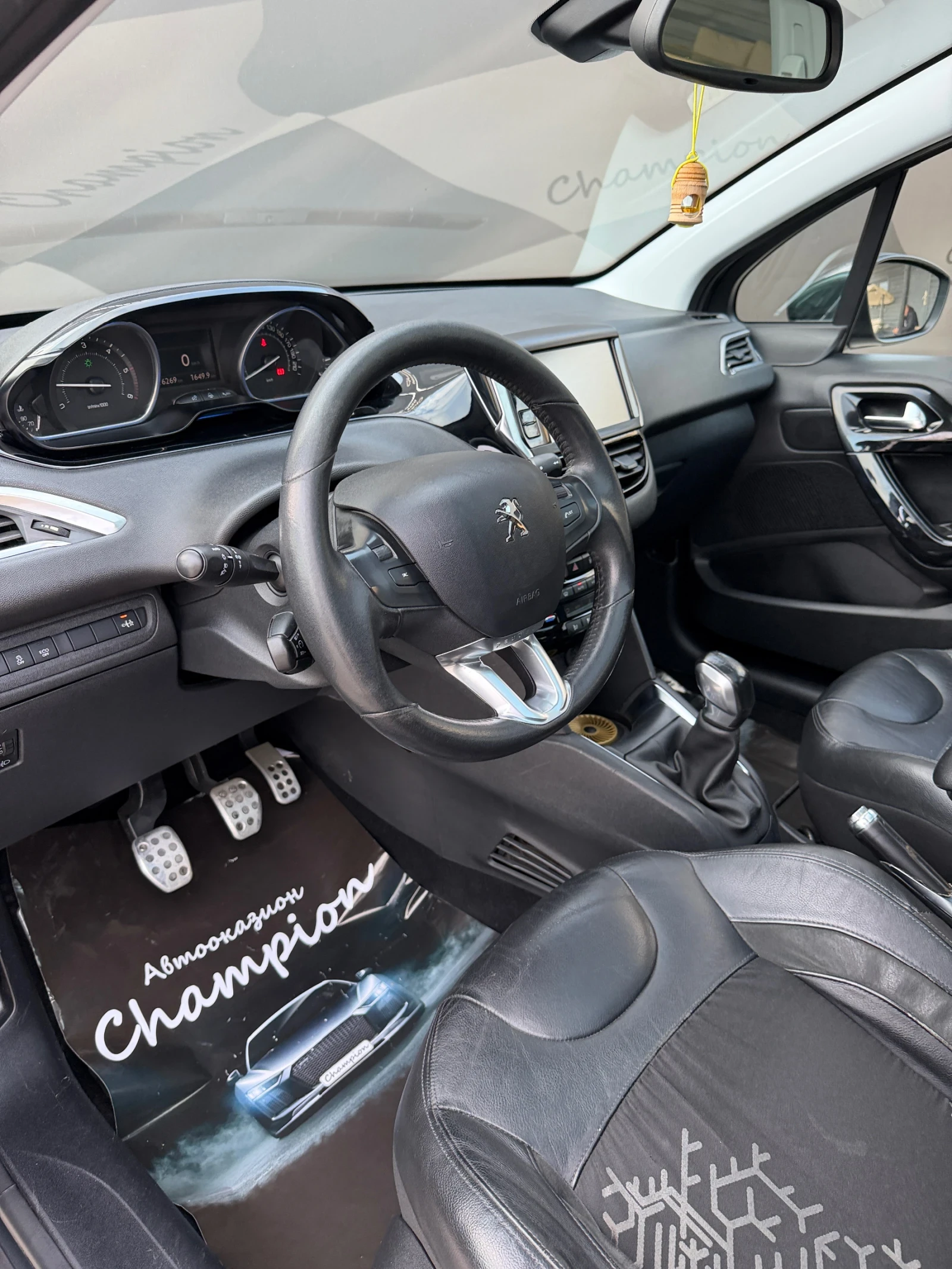 Peugeot 208, снимка 8 - Автомобили и джипове - 53825627
