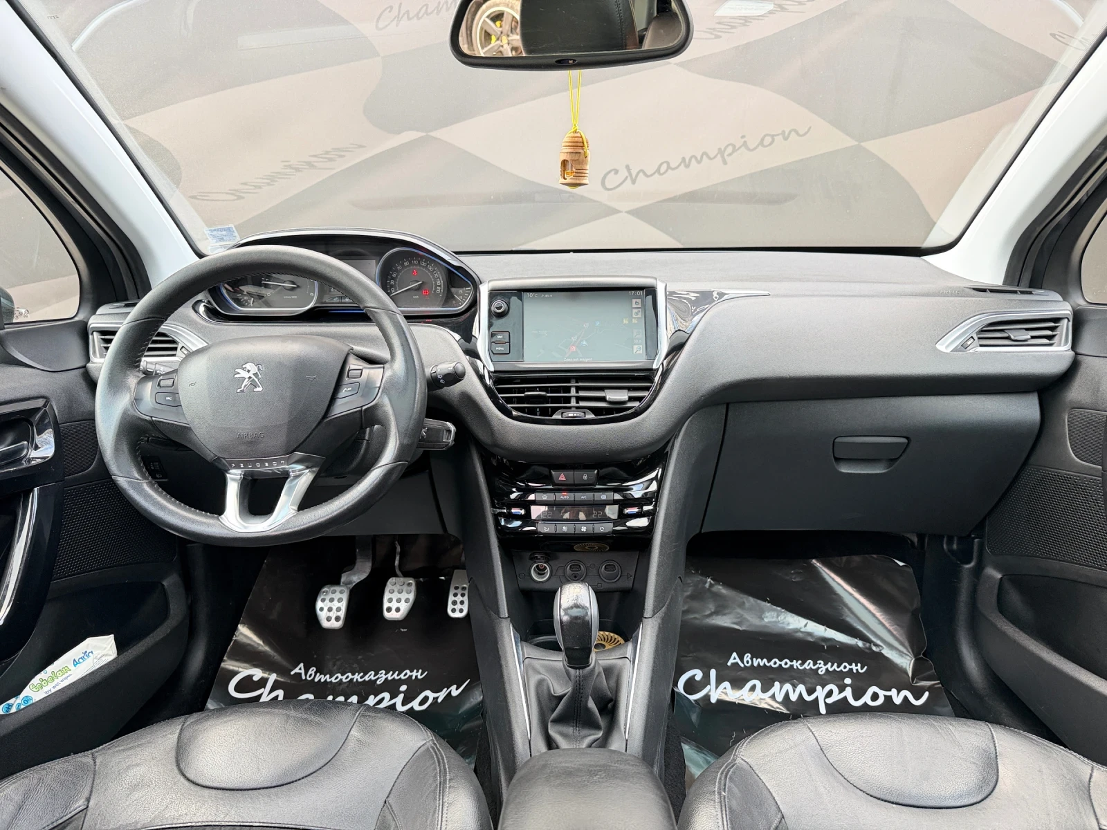 Peugeot 208, снимка 12 - Автомобили и джипове - 53825627