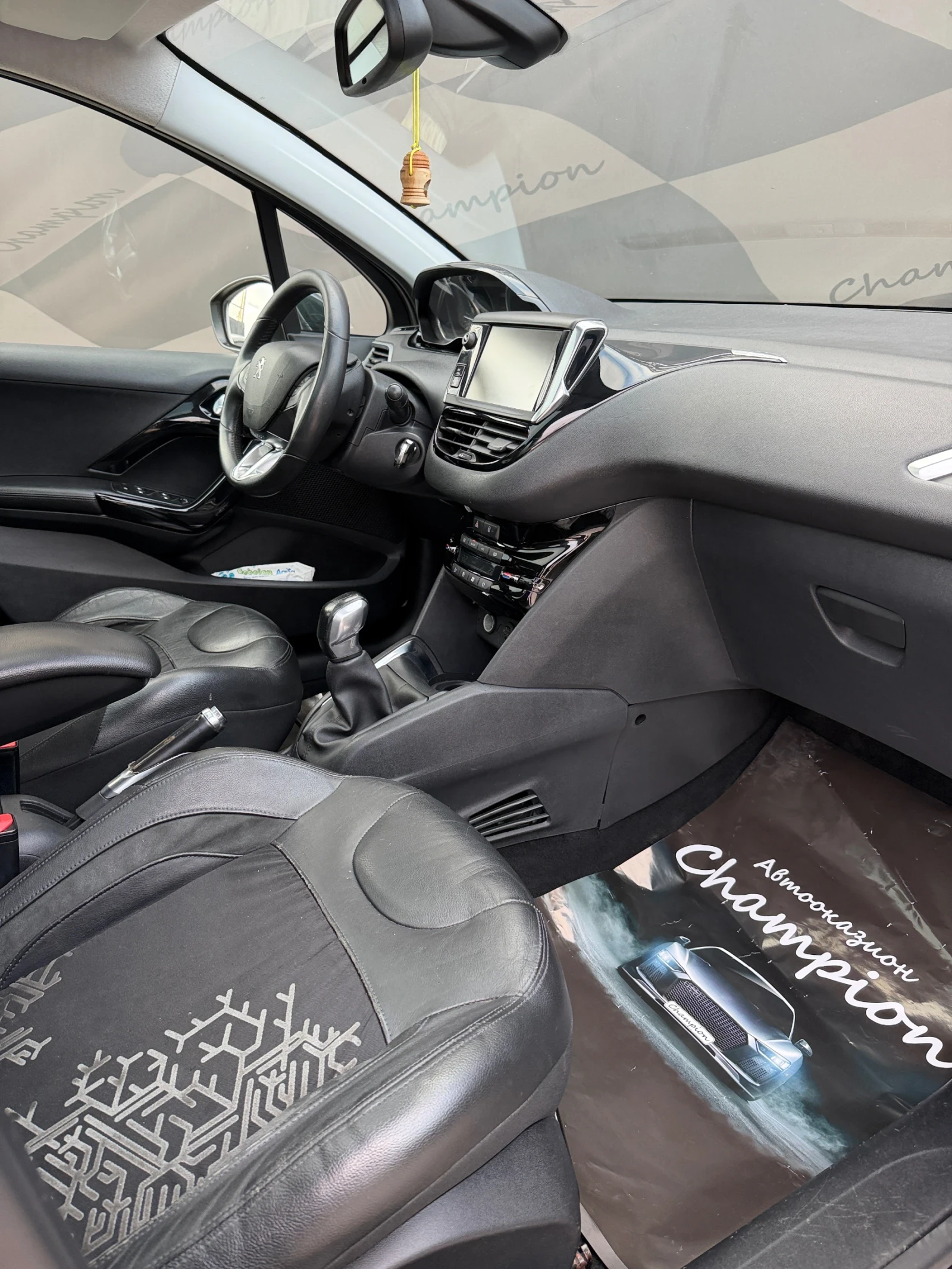Peugeot 208, снимка 10 - Автомобили и джипове - 53825627
