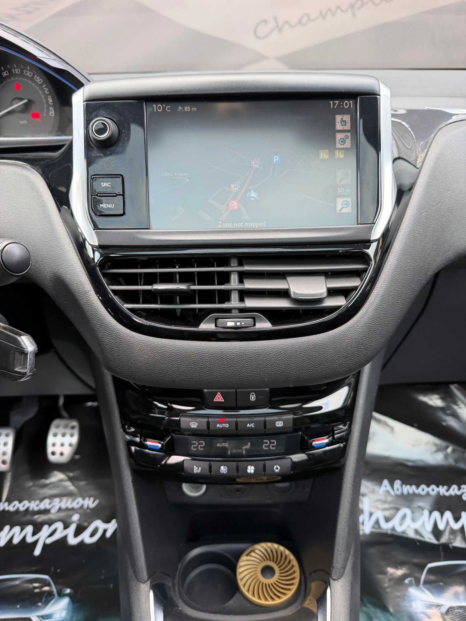 Peugeot 208, снимка 11 - Автомобили и джипове - 53825627