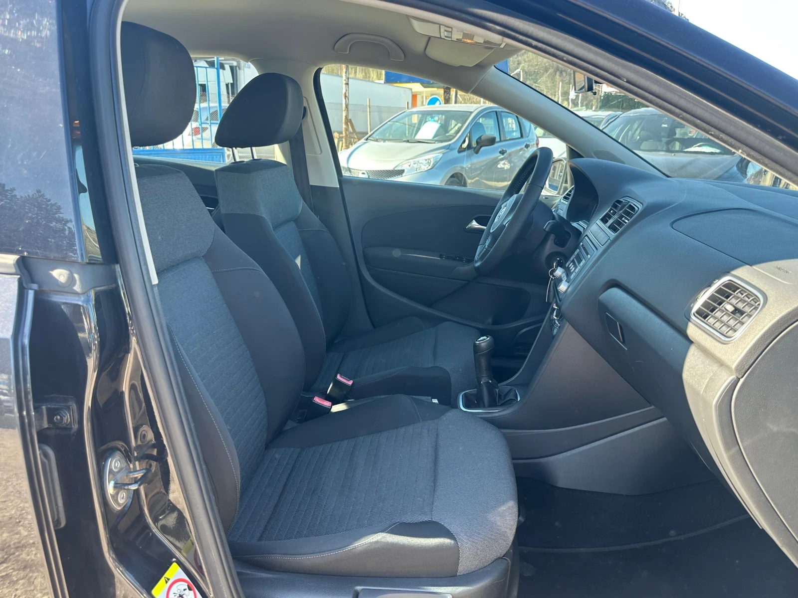 VW Polo 1.6TDI-COMPORTLINE-88к.с, снимка 16 - Автомобили и джипове - 54142423