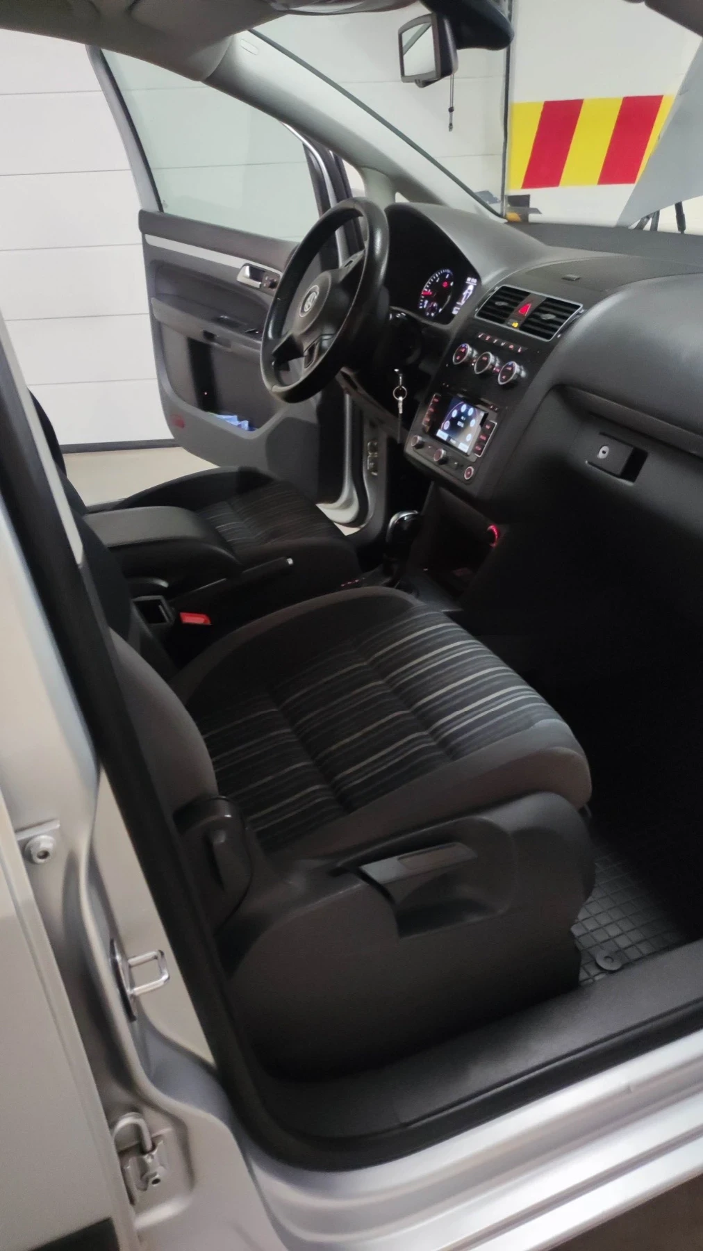 VW Touran, снимка 7 - Автомобили и джипове - 54229100