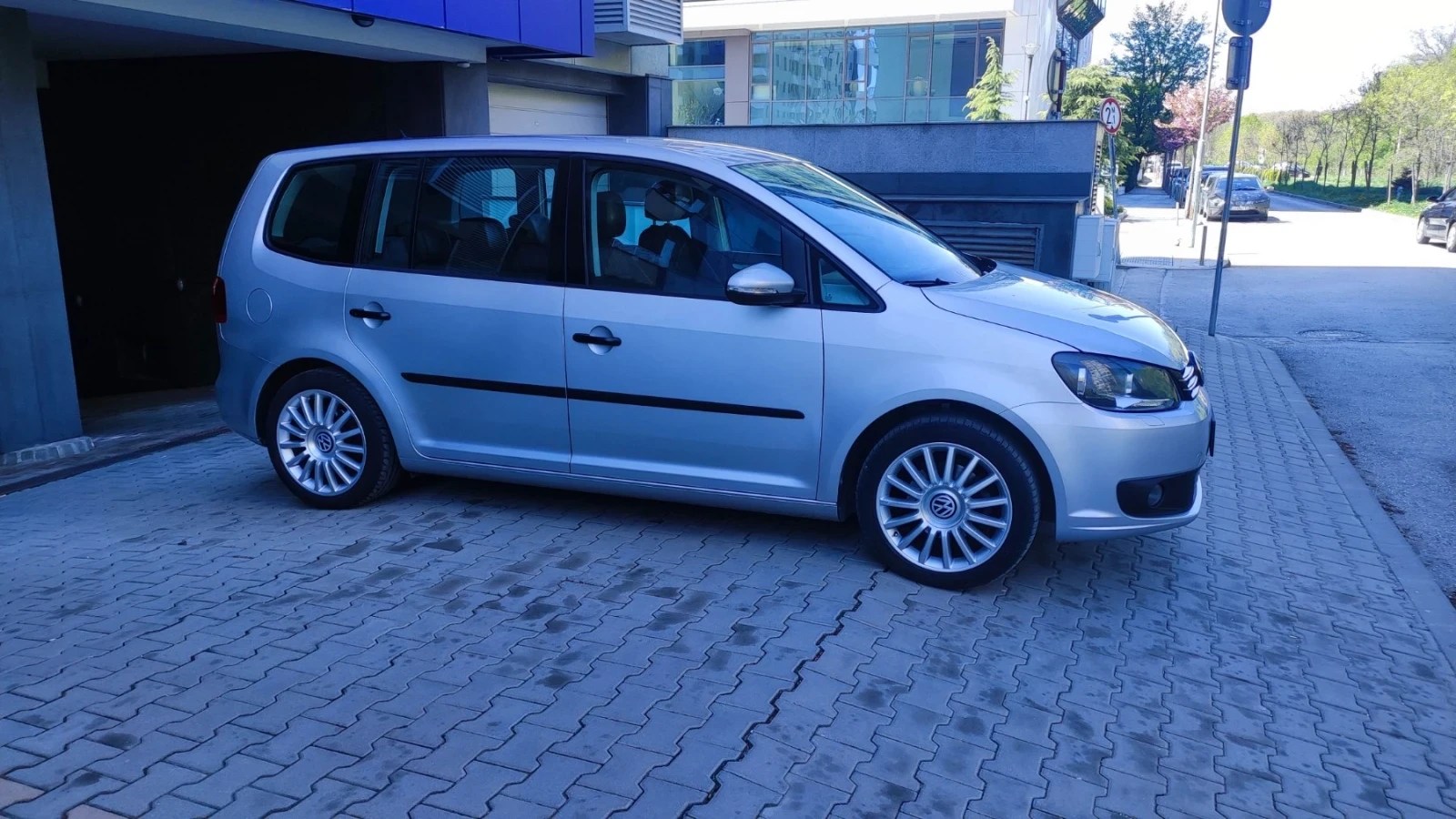 VW Touran, снимка 4 - Автомобили и джипове - 54229100