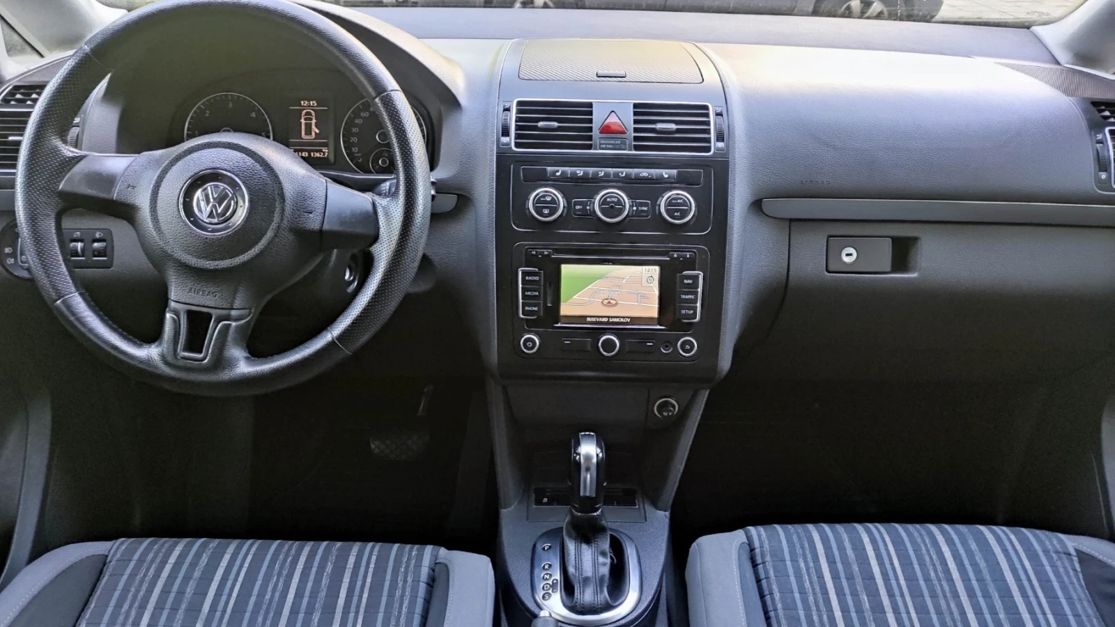 VW Touran, снимка 13 - Автомобили и джипове - 54229100
