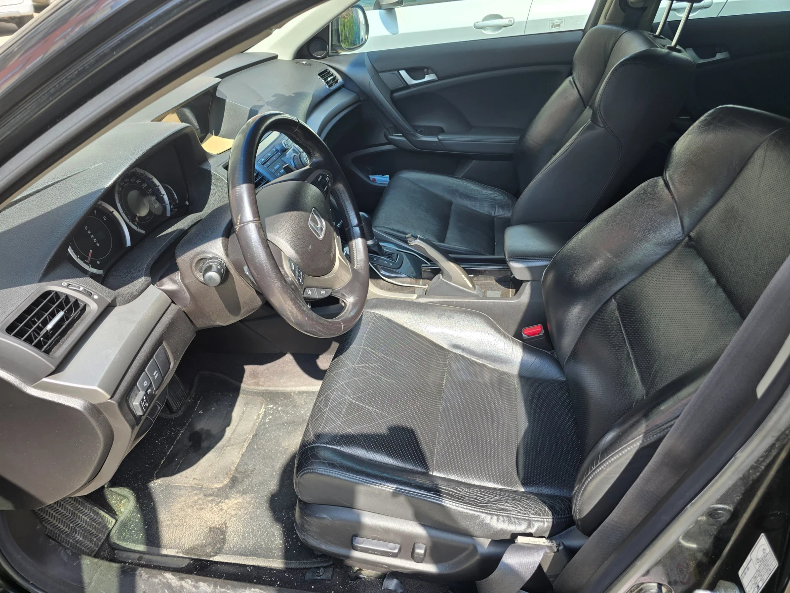 Honda Accord 2.4 с газ, снимка 11 - Автомобили и джипове - 54243490