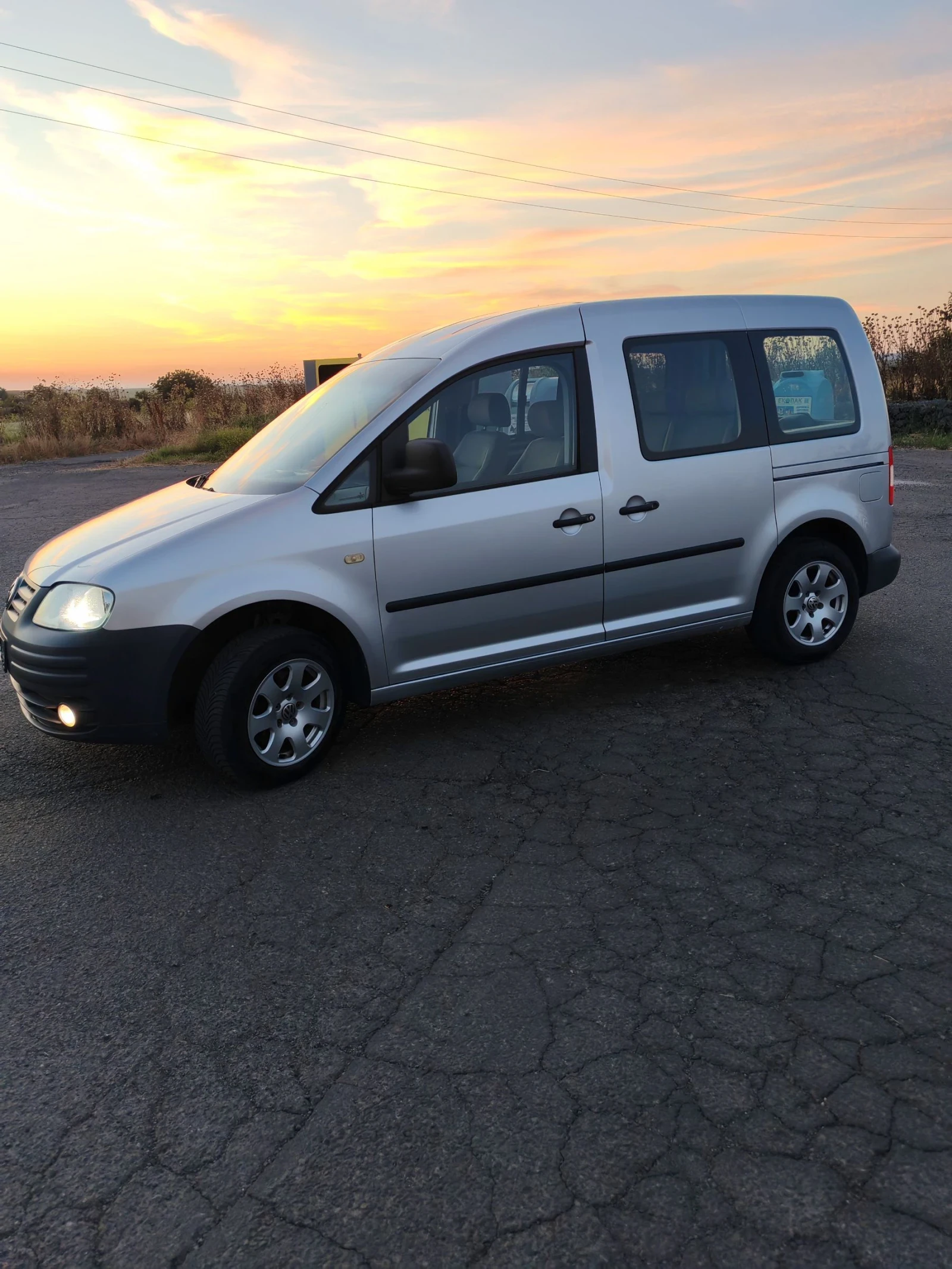 VW Caddy LIFE 1.6I ГАЗ /ОБСЛУЖЕН /, снимка 5 - Автомобили и джипове - 55076253