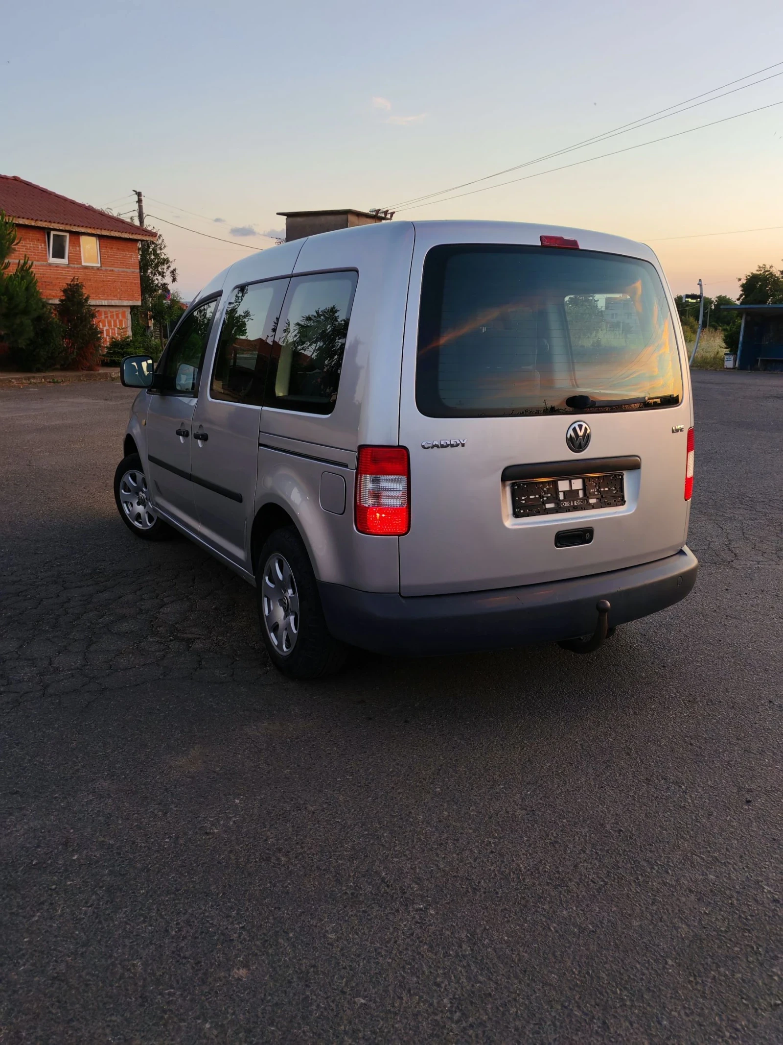 VW Caddy LIFE 1.6I ГАЗ /ОБСЛУЖЕН /, снимка 4 - Автомобили и джипове - 55076253