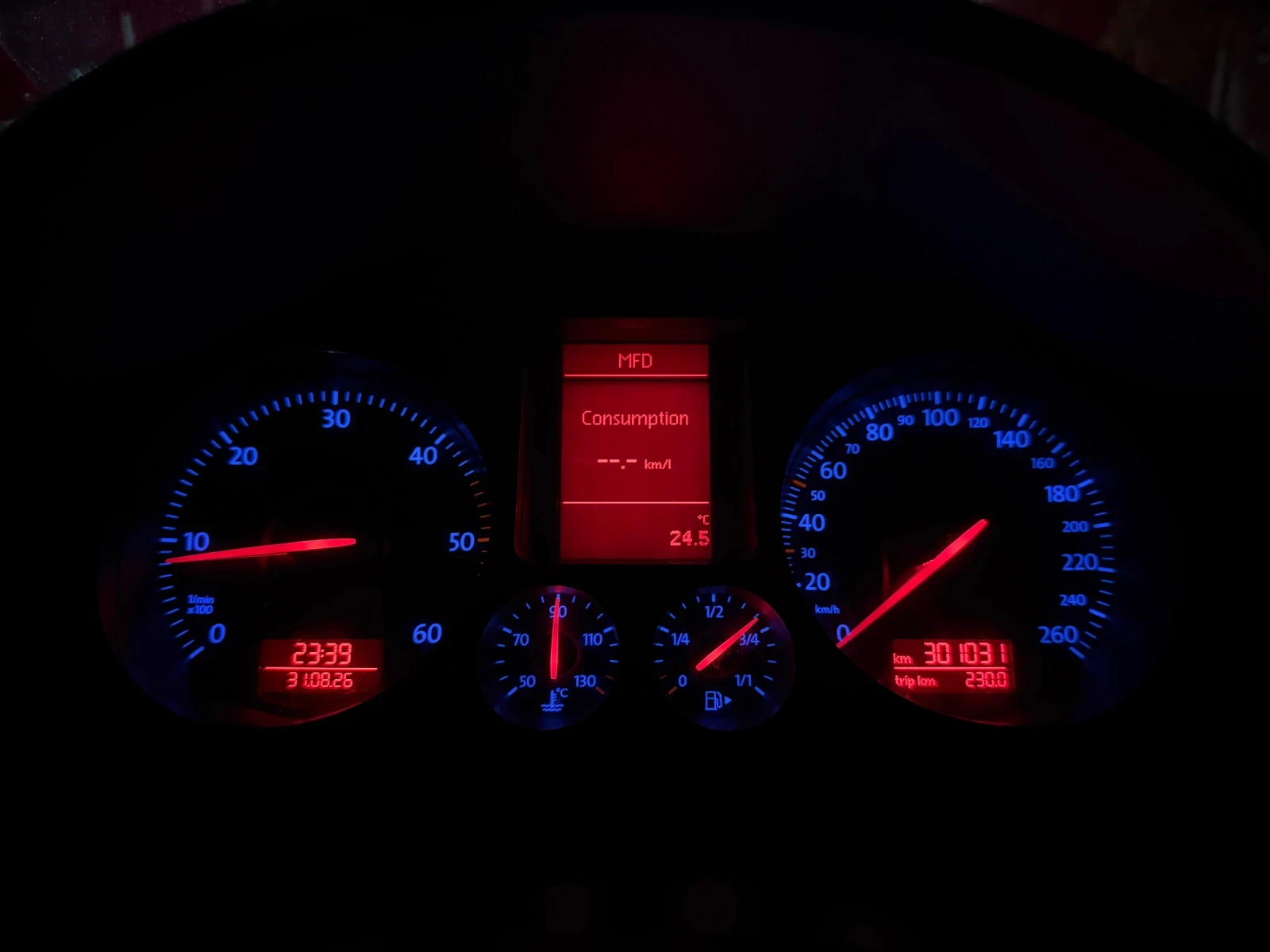 VW Passat 1.9 TDI, снимка 14 - Автомобили и джипове - 55936770