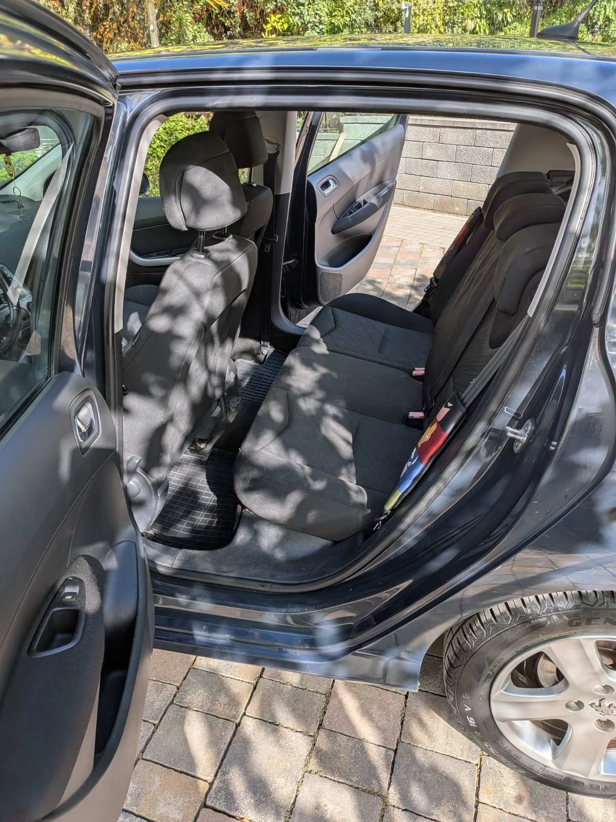 Peugeot 308 1.6 HDI, снимка 11 - Автомобили и джипове - 56205792