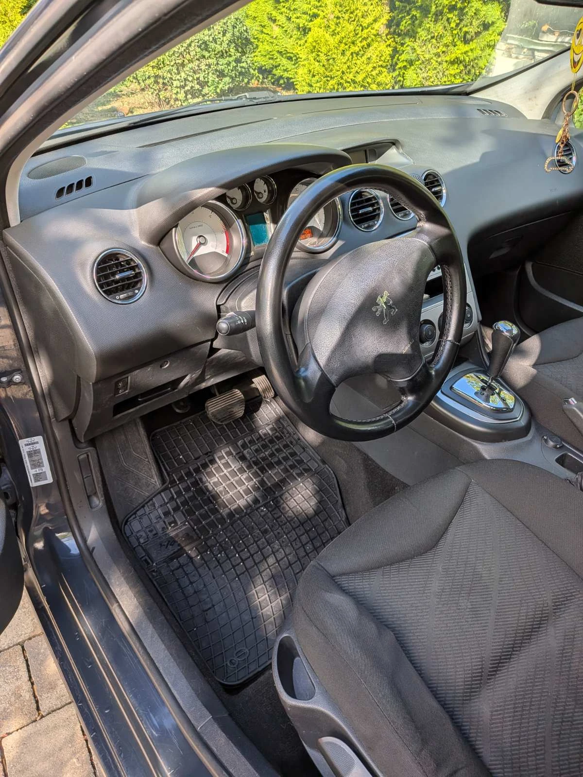 Peugeot 308 1.6 HDI, снимка 6 - Автомобили и джипове - 56205792