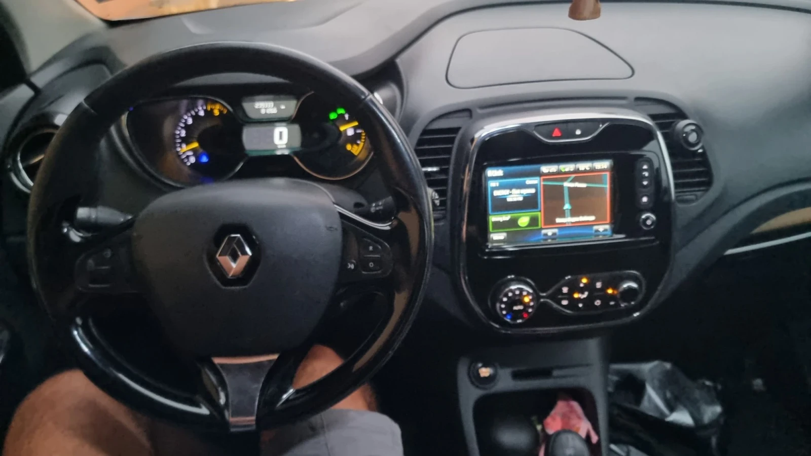 Renault Captur 1.5 DCI, снимка 8 - Автомобили и джипове - 56236999