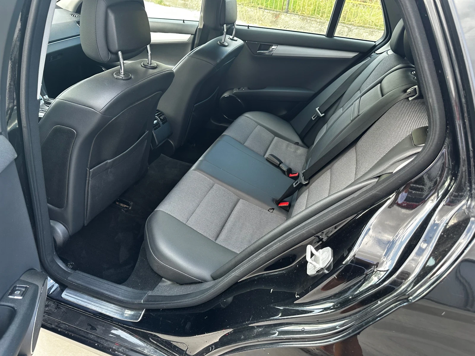 Mercedes-Benz C 220, снимка 8 - Автомобили и джипове - 56714283