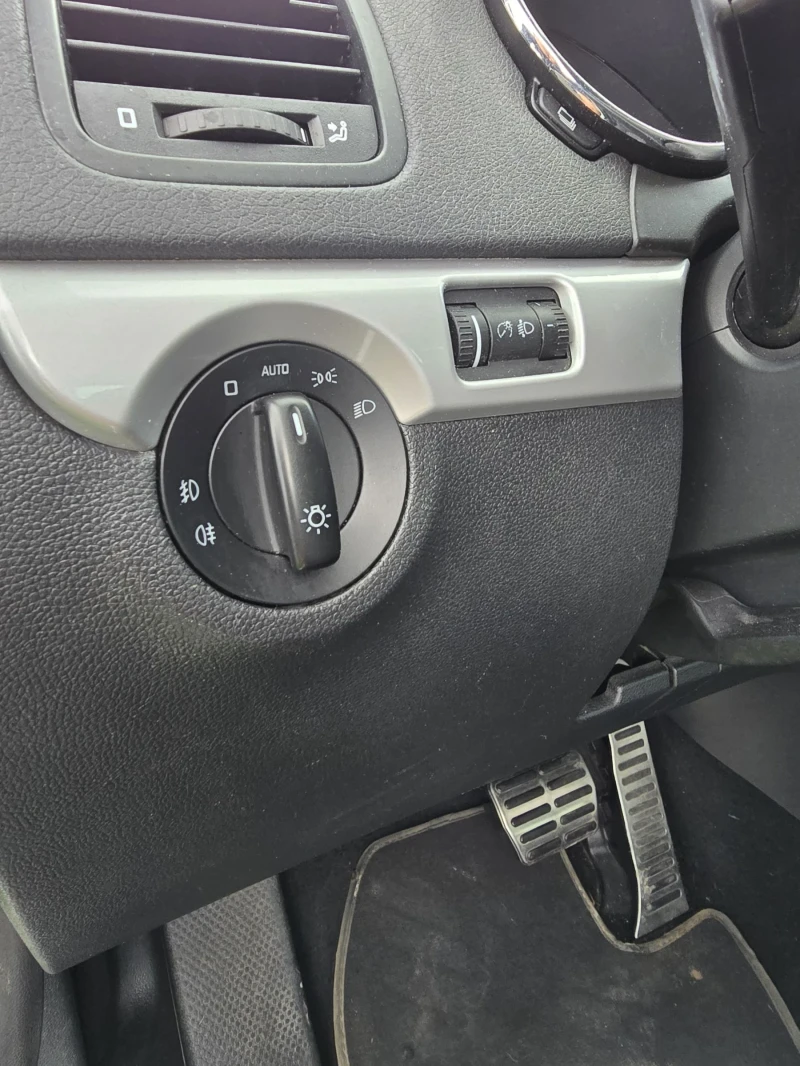 Skoda Yeti 2.0TDI* Automatic* 4x4* CH* Euro5, снимка 10 - Автомобили и джипове - 50389483