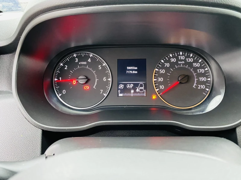 Dacia Duster 1.3 Tce 4x2, снимка 8 - Автомобили и джипове - 53502013