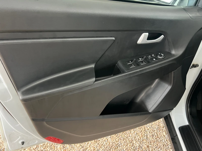 Kia Sportage Германия перфект, снимка 11 - Автомобили и джипове - 53578287