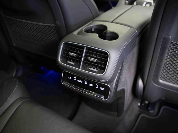 Mercedes-Benz GLS 63 AMG 4Matic+ = Night Package = Гаранция, снимка 11 - Автомобили и джипове - 53156539