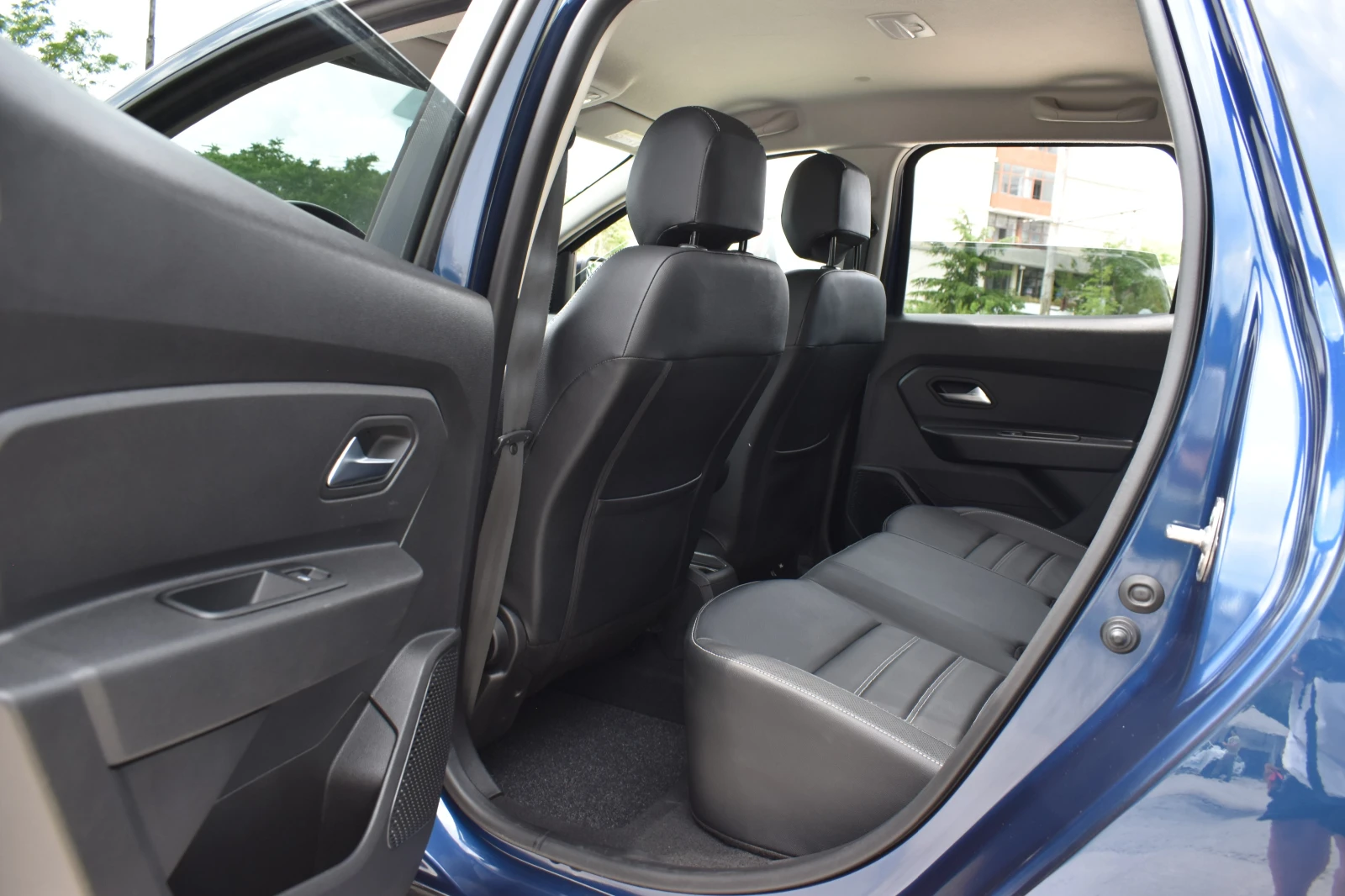 Dacia Duster 1.33i* 4x4* 360CAMERA* Sport-Edition - изображение 10